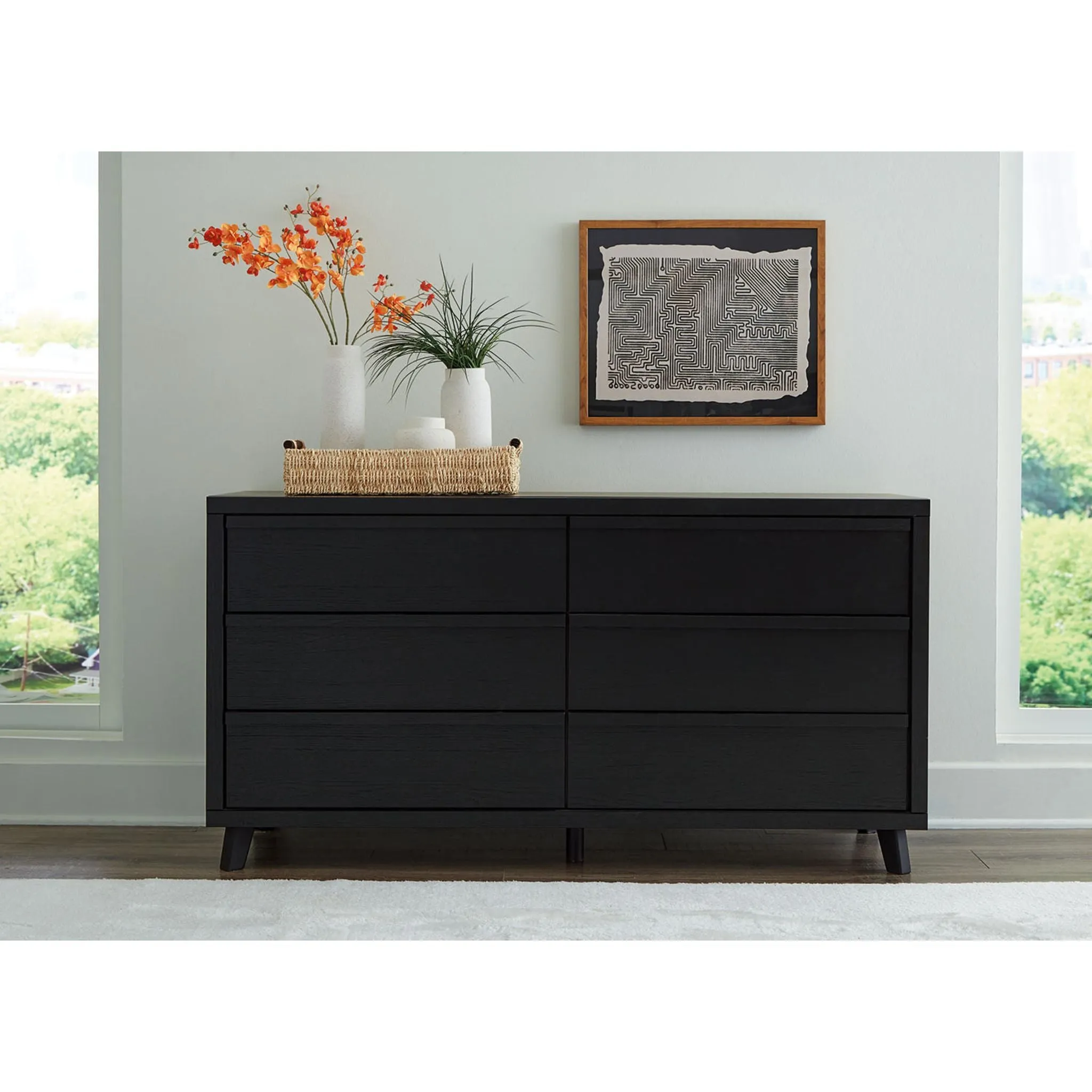 Danziar Dresser